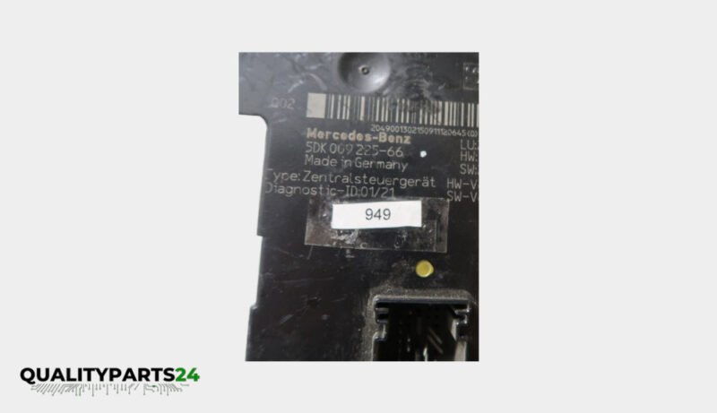 Mercedes-Benz Fuse Box 5DK009225-66 (Hella) - Image 3
