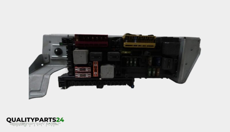 Mercedes-Benz Fuse Box 2049065702 (Hella)