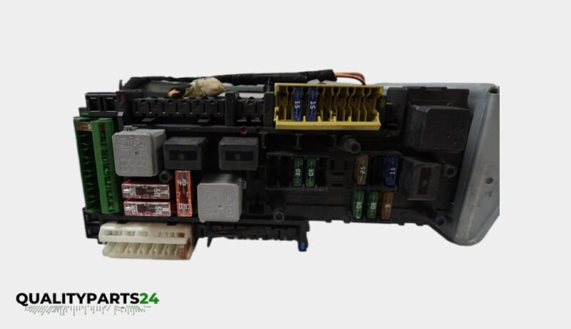 Mercedes-Benz Fuse Box 2049009001 (Hella)